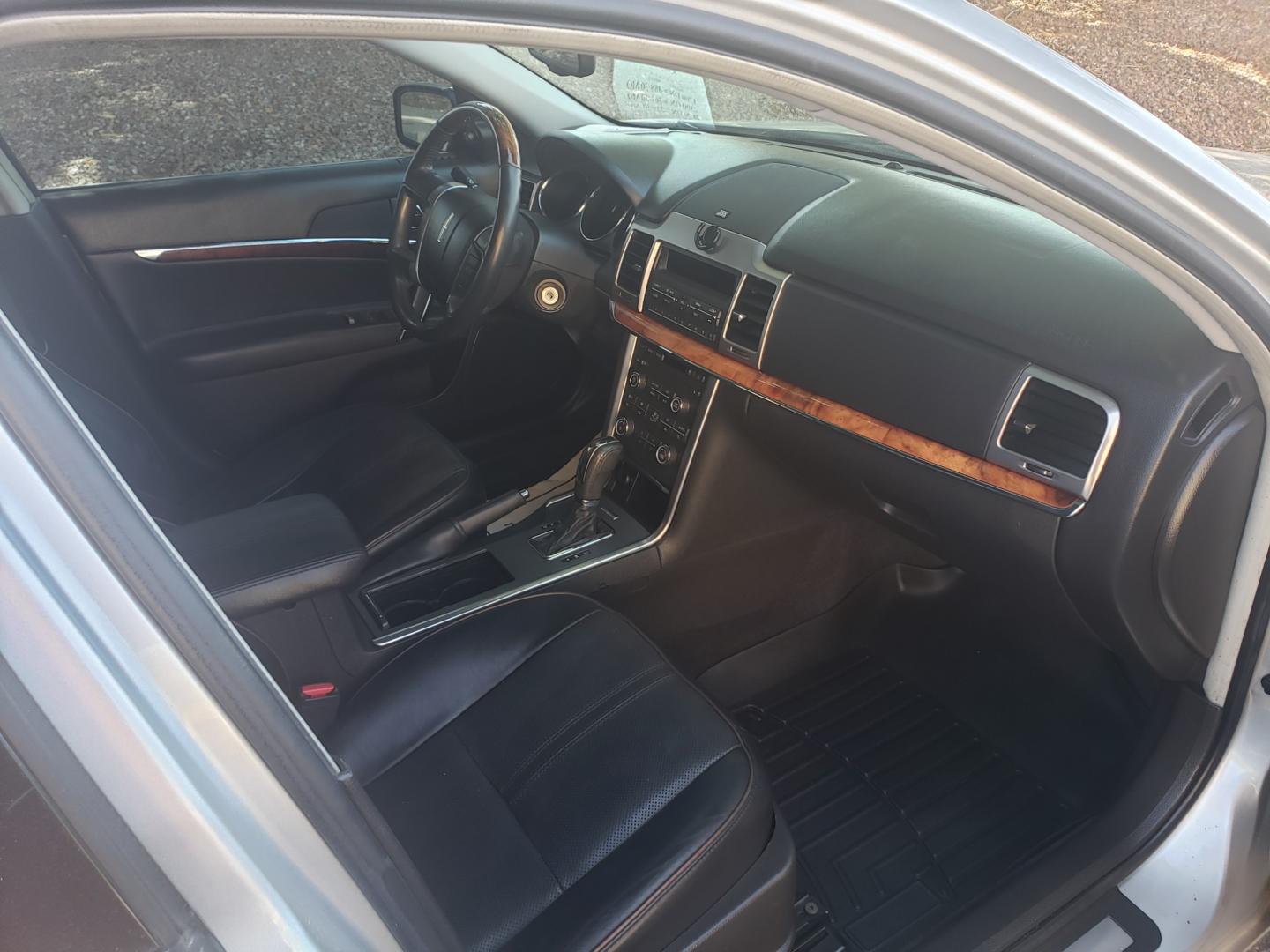 2010 /gray and black Lincoln MKZ base (3LNHL2GCXAR) with an 3.5L V6 DOHC 24V engine, 6-Speed Automatic transmission, located at 323 E Dunlap Ave., Phoenix, AZ, 85020, (602) 331-9000, 33.567677, -112.069000 - Photo#13